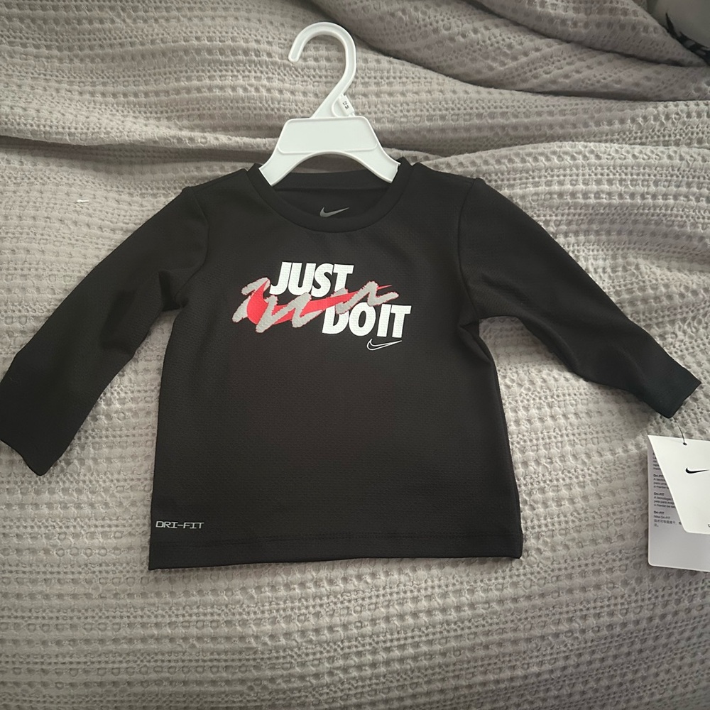 🆕 Nike Baby’s Black and Red Long Sleeve Tee